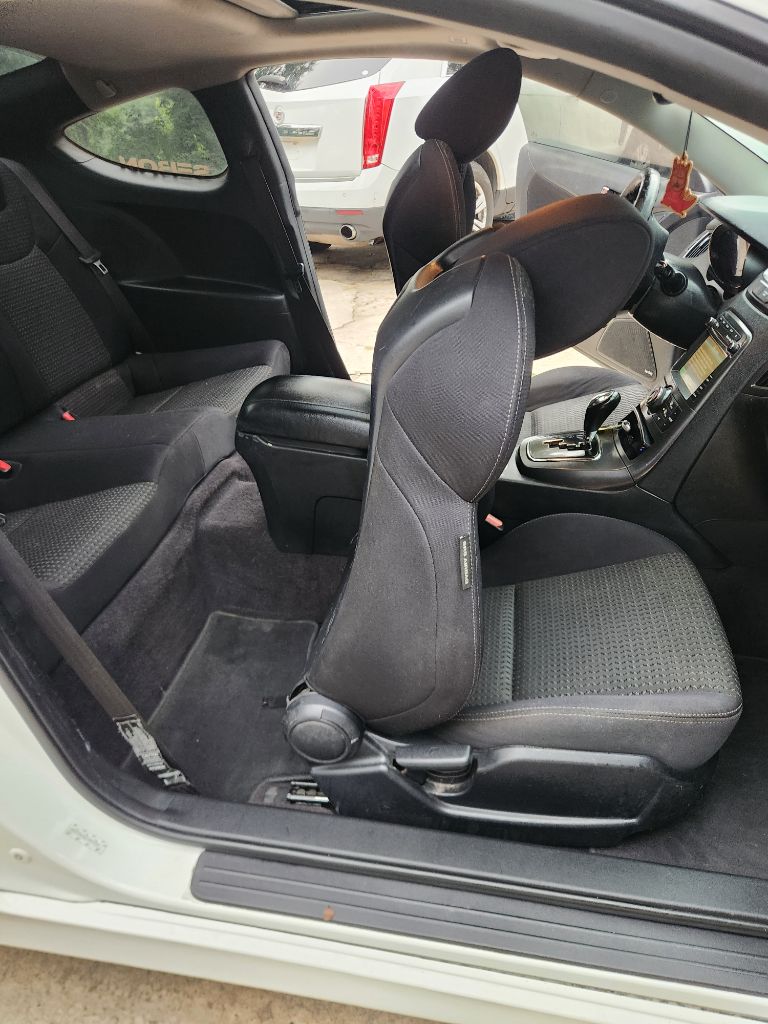 2012 Hyundai Genesis Coupe Premium - Photo 12